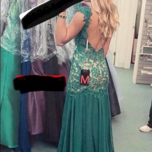 Size 4 prom dress - Picture 2 of 6